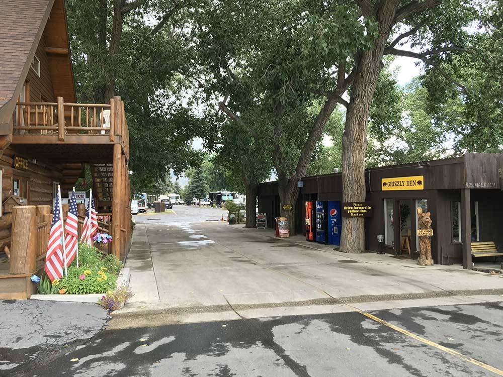 Stores with American flags and Grizzly Den at PONDEROSA CAMPGROUND