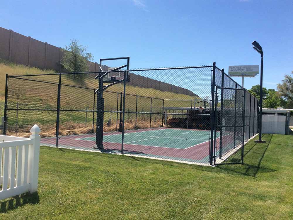 The basketball court at CENTURY RV PARK & CAMPGROUND