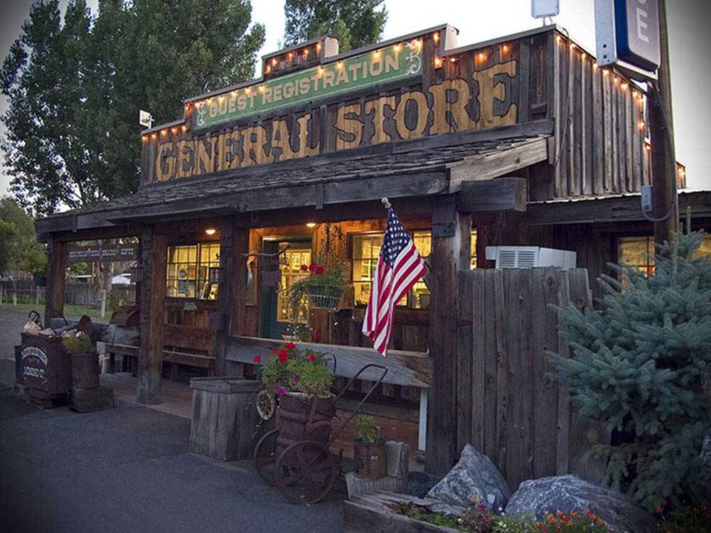 General Store and campground at MT VIEW RV ON THE OREGON TRAIL