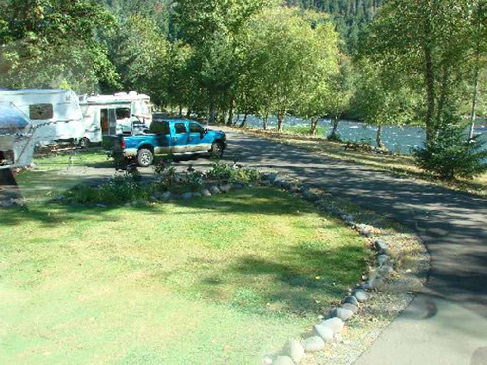 RV sites overlooking the river at CASEY'S RIVERSIDE RV PARK