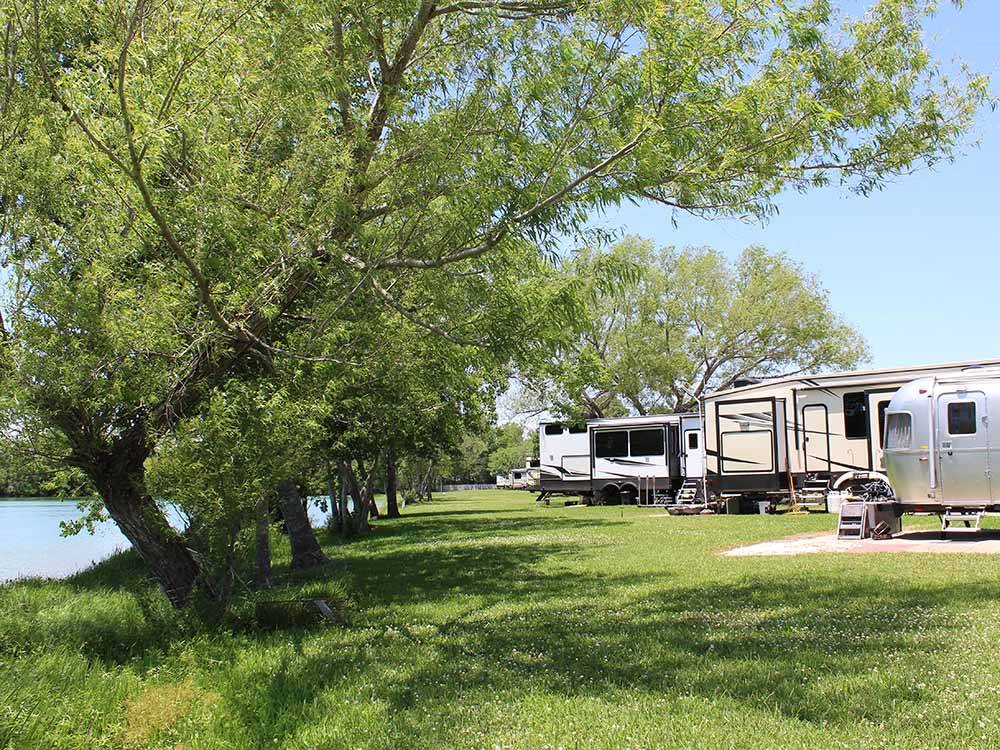 The lakefront RV sites at HIDDEN LAKE RV PARK