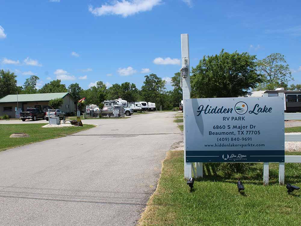 The front entrance sign at HIDDEN LAKE RV PARK