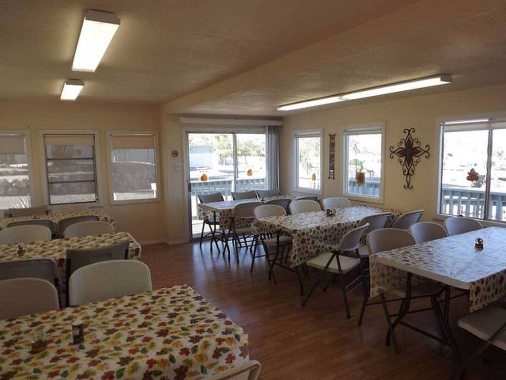 Dining area at LAKE MEAD RV VILLAGE AT BOULDER BEACH