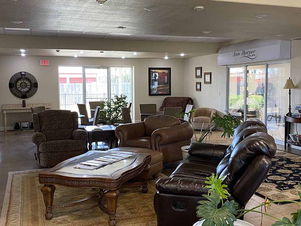 A lounge area with leather chairs and ornate table at CLOVIS RV PARK