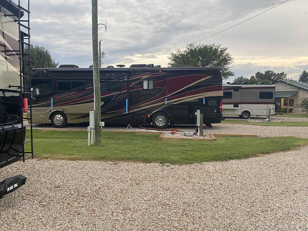 A motorhome in a RV site at GREEN ACRES RV PARK