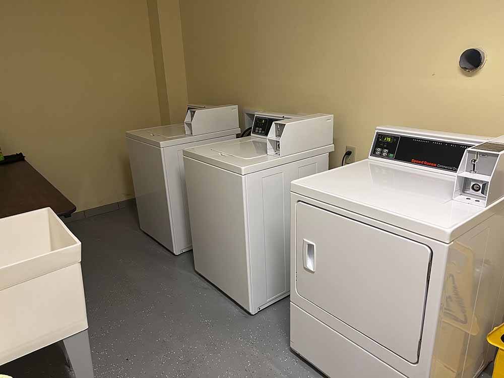 The clean laundry room at ALLIANCE HILL RV RESORT