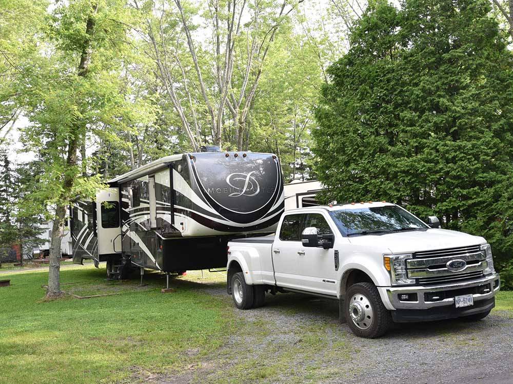 Truck towing fifth wheel onsite at MAPLEWOOD ACRES RV PARK