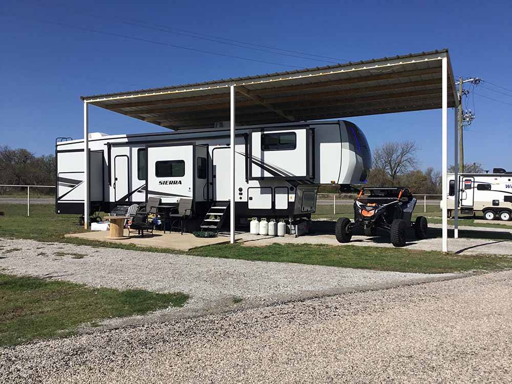 Fifth wheel in covered campsite at WEST GATE RV PARK
