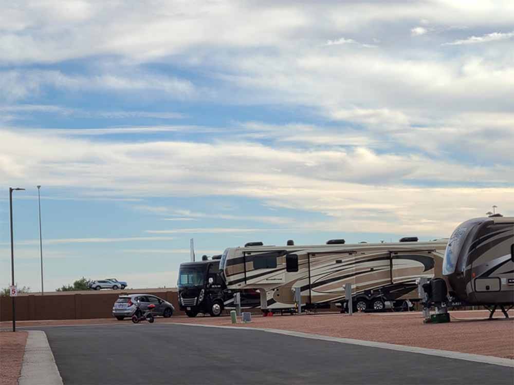 A line of gravel RV sites at CAMPGROUND USA RV RESORT