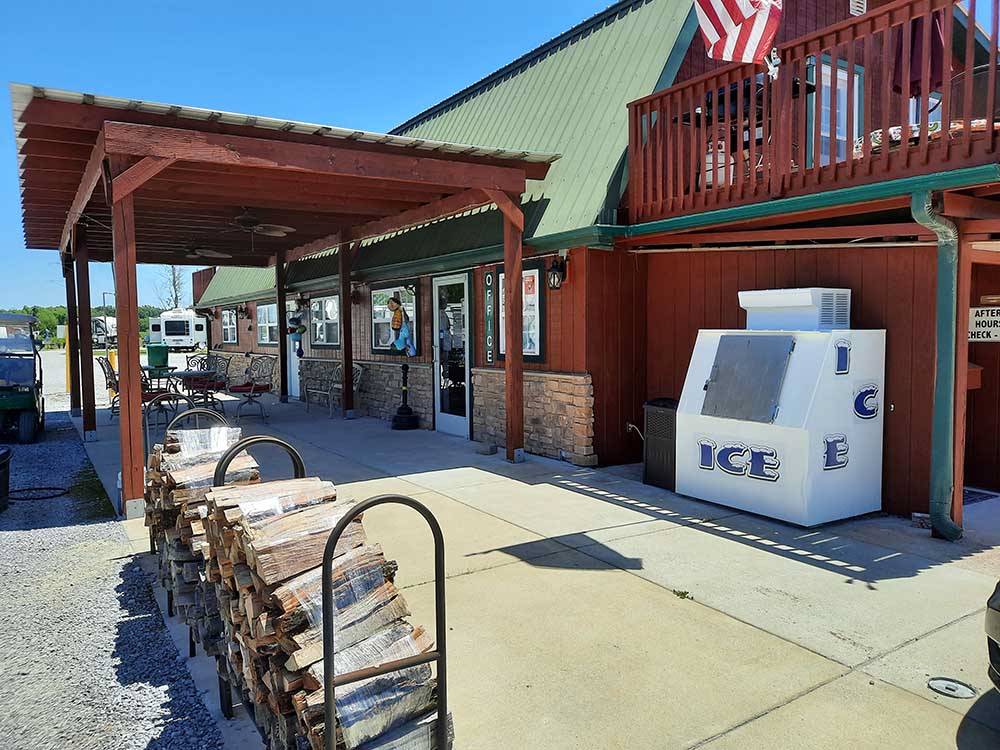 The front of the general store at DUCK CREEK RV PARK