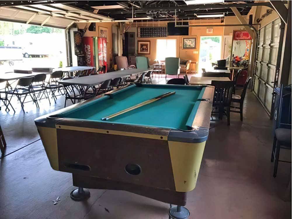 A pool table and seating at COUNTRYSIDE CAMPGROUND