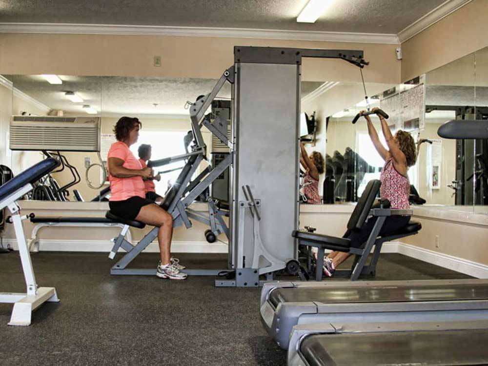 2 women exercising in the exercise room at BEYONDER RESORT CAJUN MOON