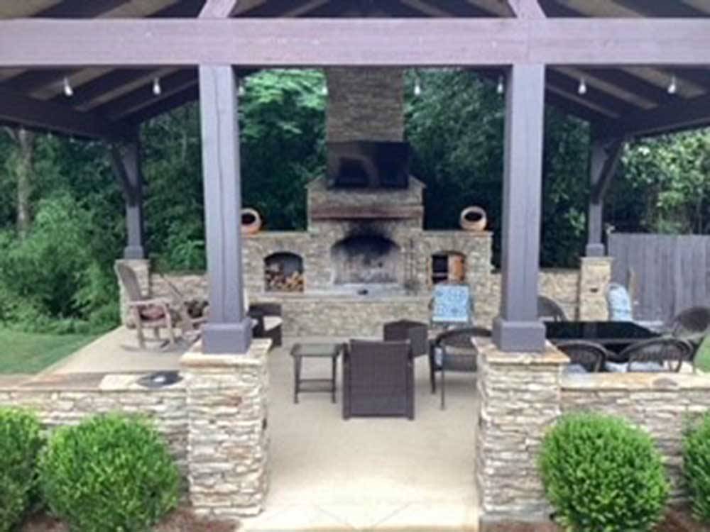 The fireplace and seating at EAGLE'S LANDING RV PARK