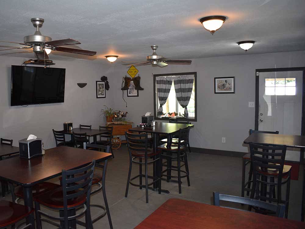 Restaurant and lounge area at COUNTRY LANE CAMPGROUND & RV PARK