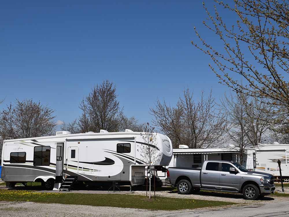 A fifth wheel trailer in an RV site at WILDWOOD GOLF & RV RESORT