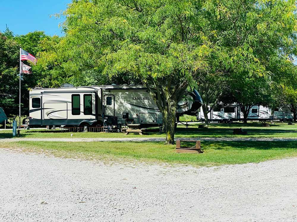 Fork in the road with campers in campsites at NEW VISION RV PARK