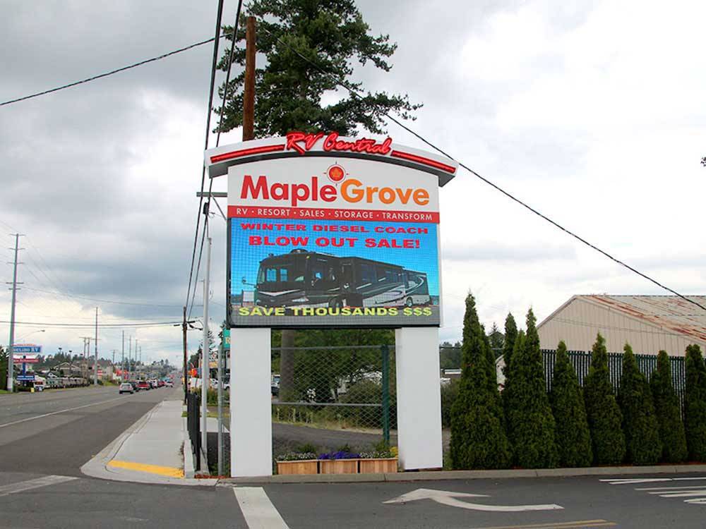Sign leading into campground resort at MAPLE GROVE RV RESORT