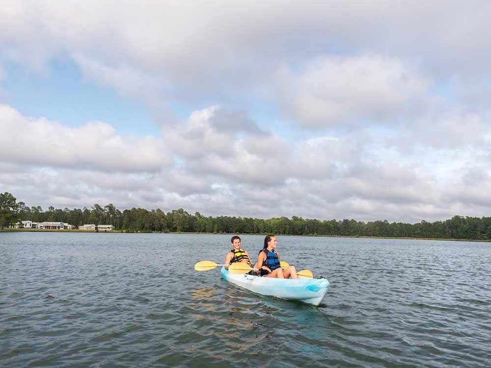 A young couple kayaking in the lake at WILLOWTREE RV RESORT & CAMPGROUND