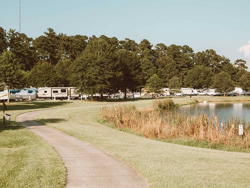 The road along the lake leading to the campsites at LAKESIDE RV RESORT BY RJOURNEY