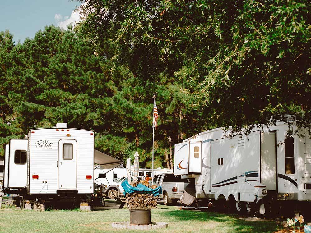 A couple of camping trailers at LAKESIDE RV RESORT BY RJOURNEY