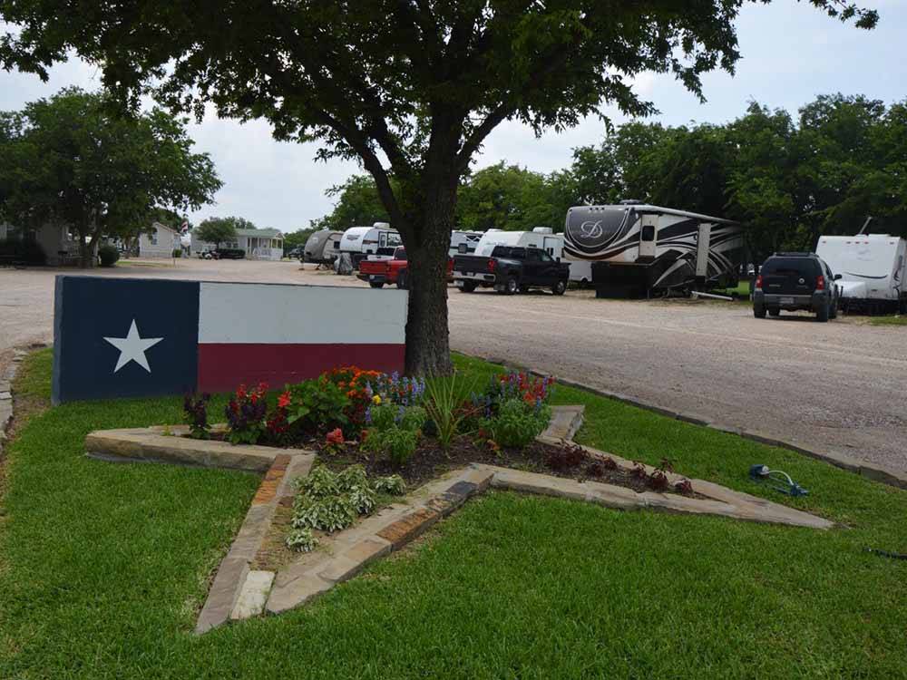 The Texas flag painted on a small wall at TEXAN RV RANCH