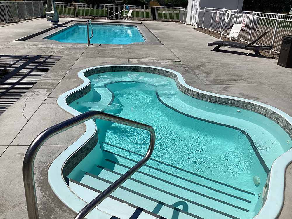 The hot tub and swimming pool at MOUNTAIN HOME RV RESORT