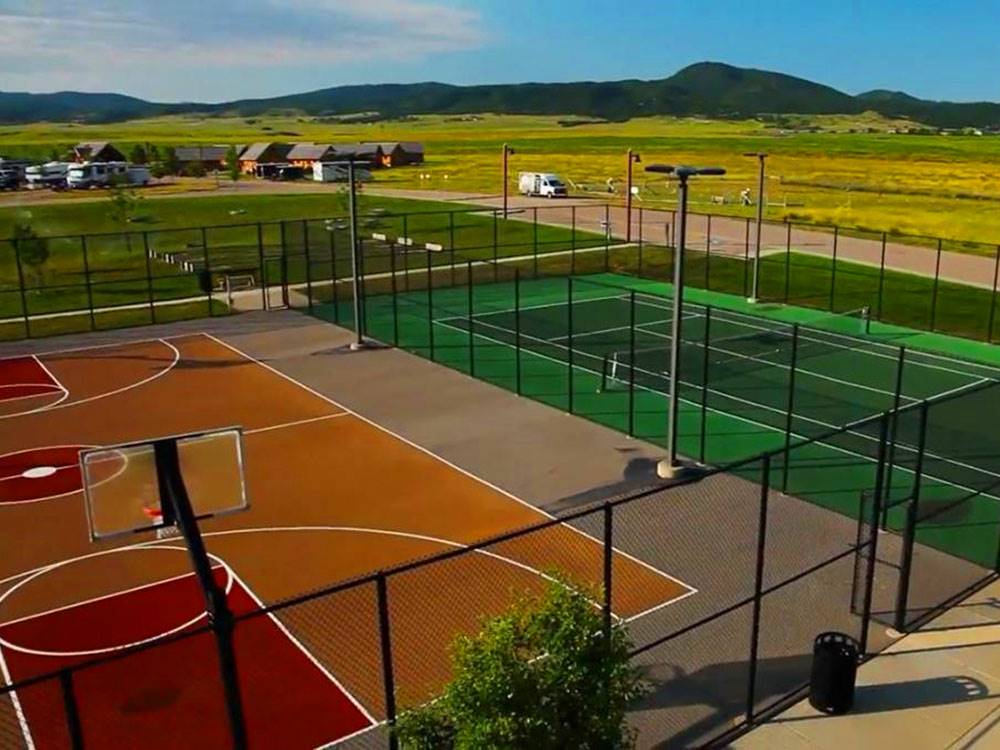Basketball and tennis courts at ELKHORN RIDGE RV RESORT & CABINS