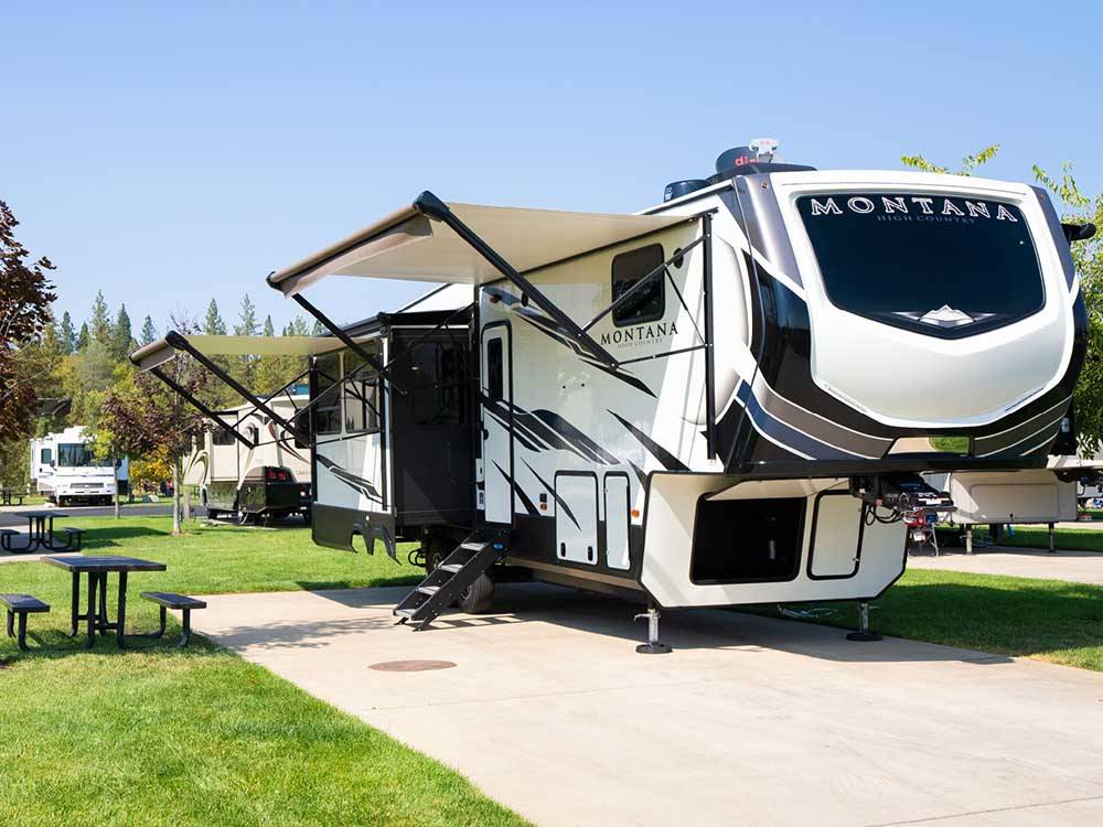Fifth wheel parked at campground at JACKSON RANCHERIA RV PARK
