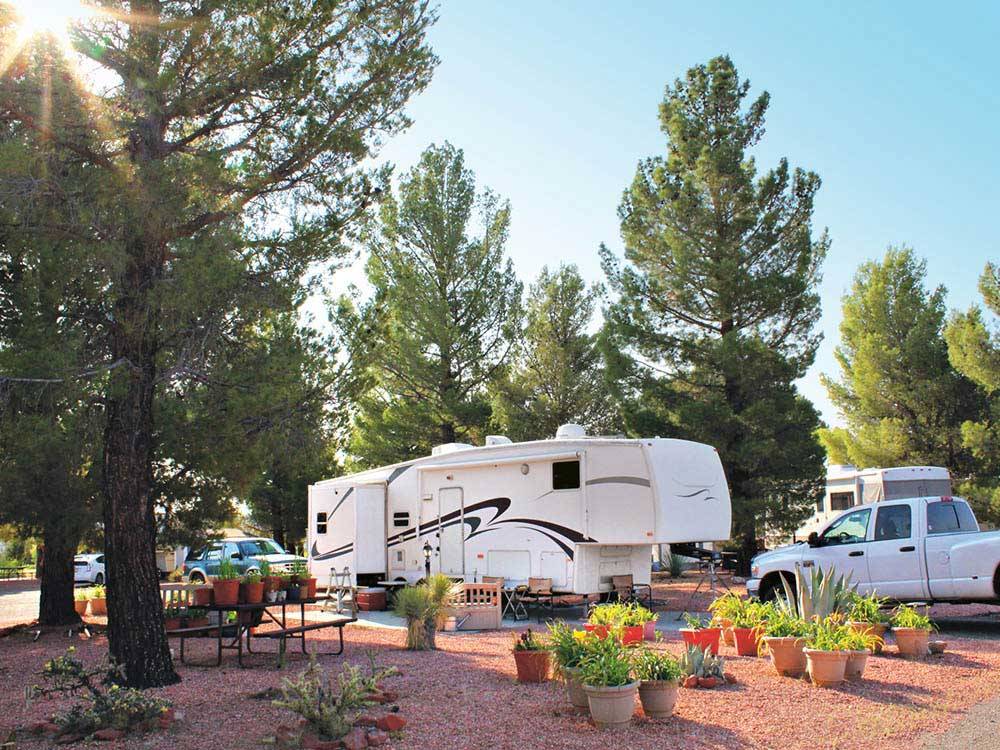 Trailers camping at THOUSAND TRAILS VERDE VALLEY