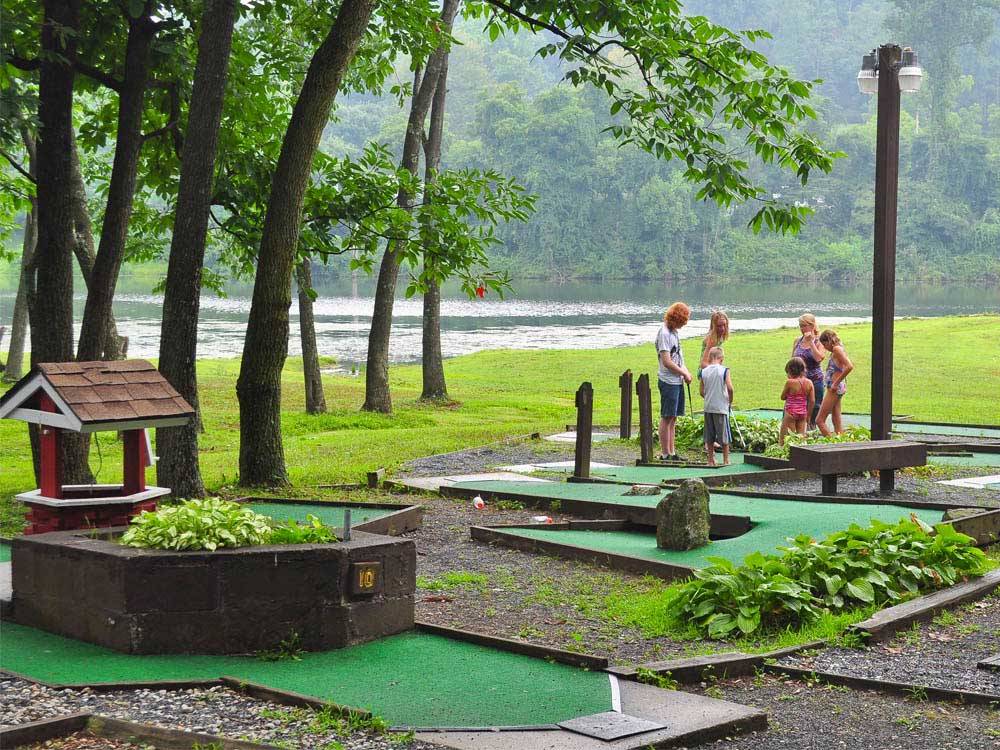 Miniature golf course at THOUSAND TRAILS HERSHEY