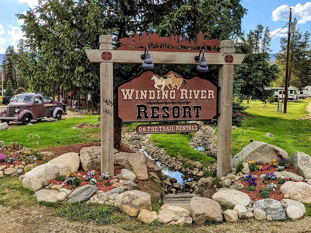 Front entrance sign with RVs in the background at WINDING RIVER RESORT