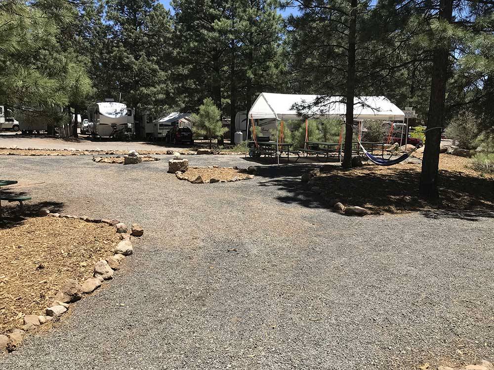 The gravel road leading to a pavilion at FLAGSTAFF RV PARK