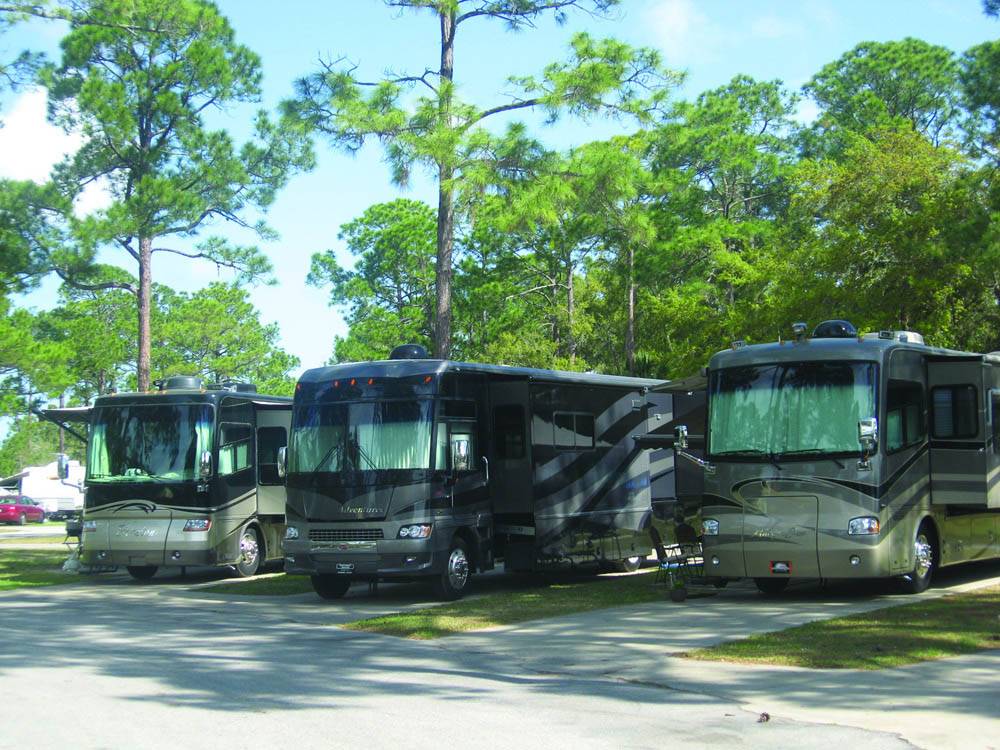 RVs camping at ENCORE SUNSHINE HOLIDAY DAYTONA