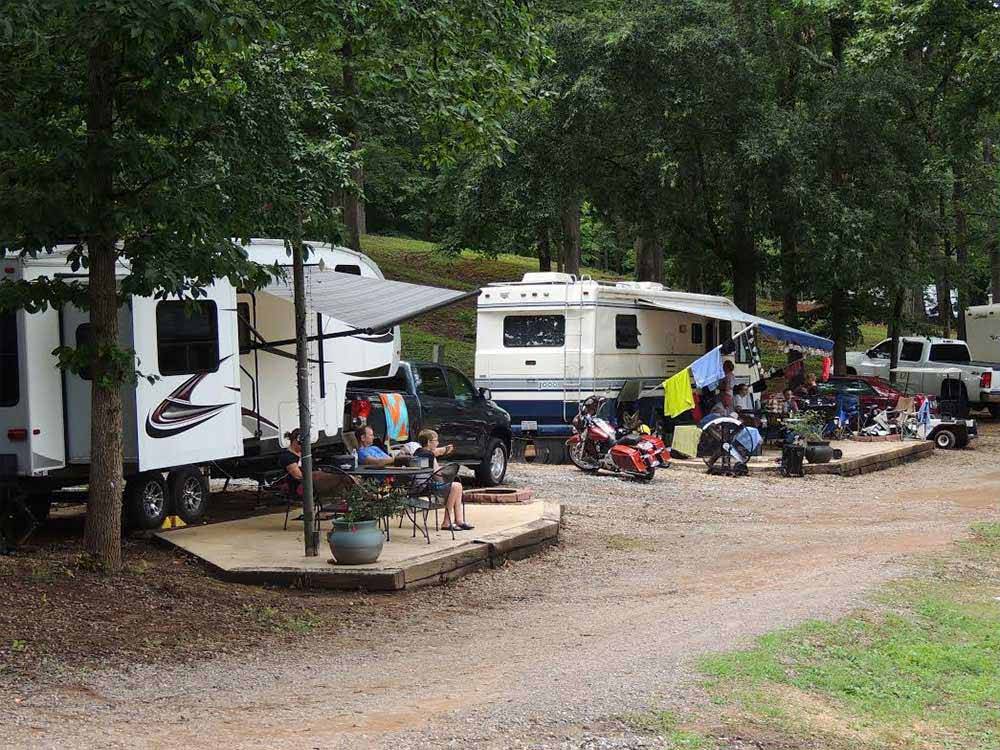 RVs parked in campsites at MIDWAY CAMPGROUND & RV RESORT
