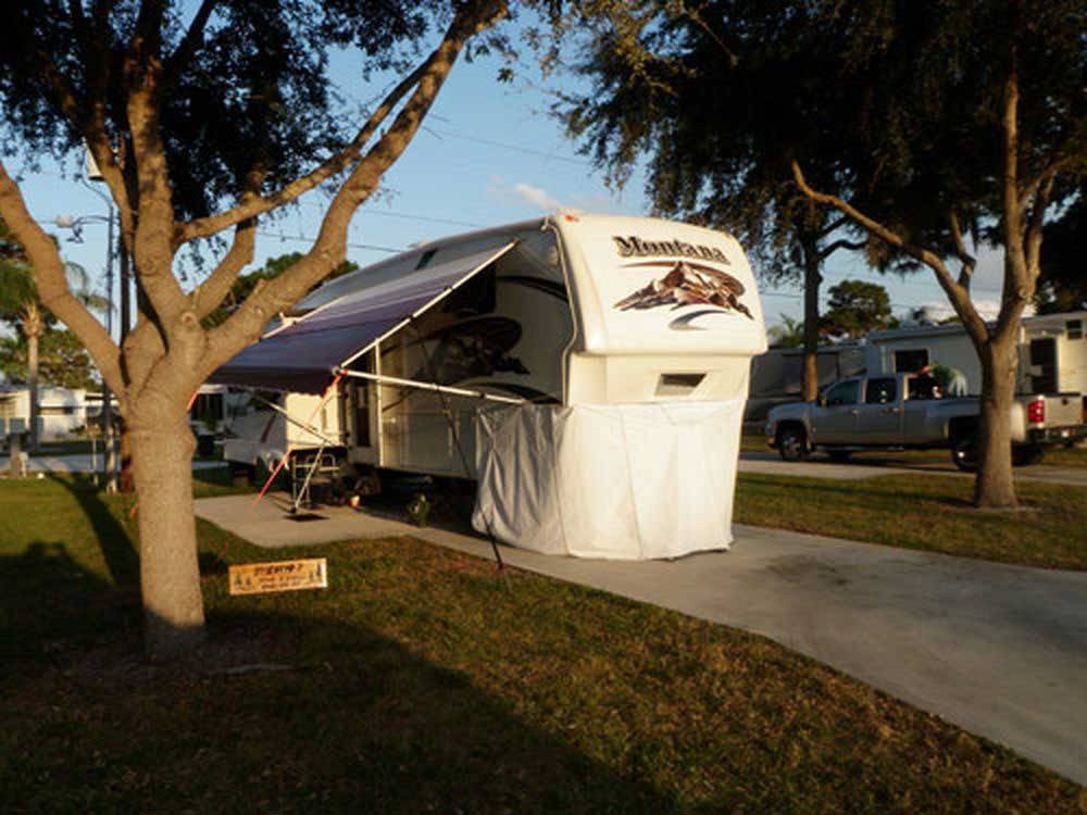 Trailers camping at FLORIDA PINES MOBILE HOME & RV PARK