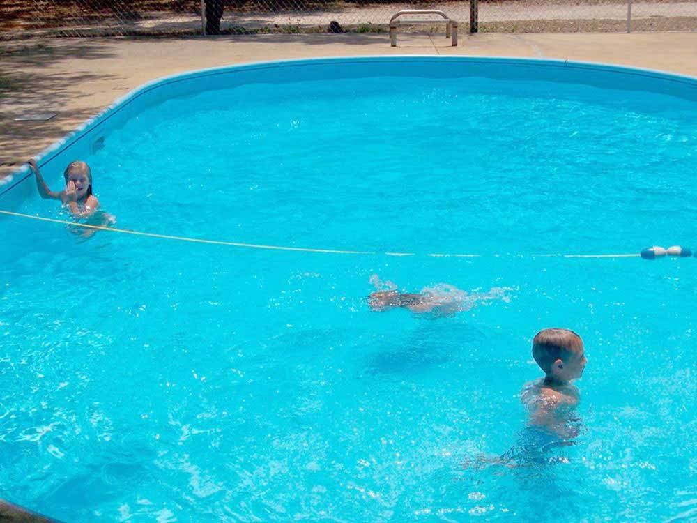 Kids swimming in pool at I-10 KAMPGROUND