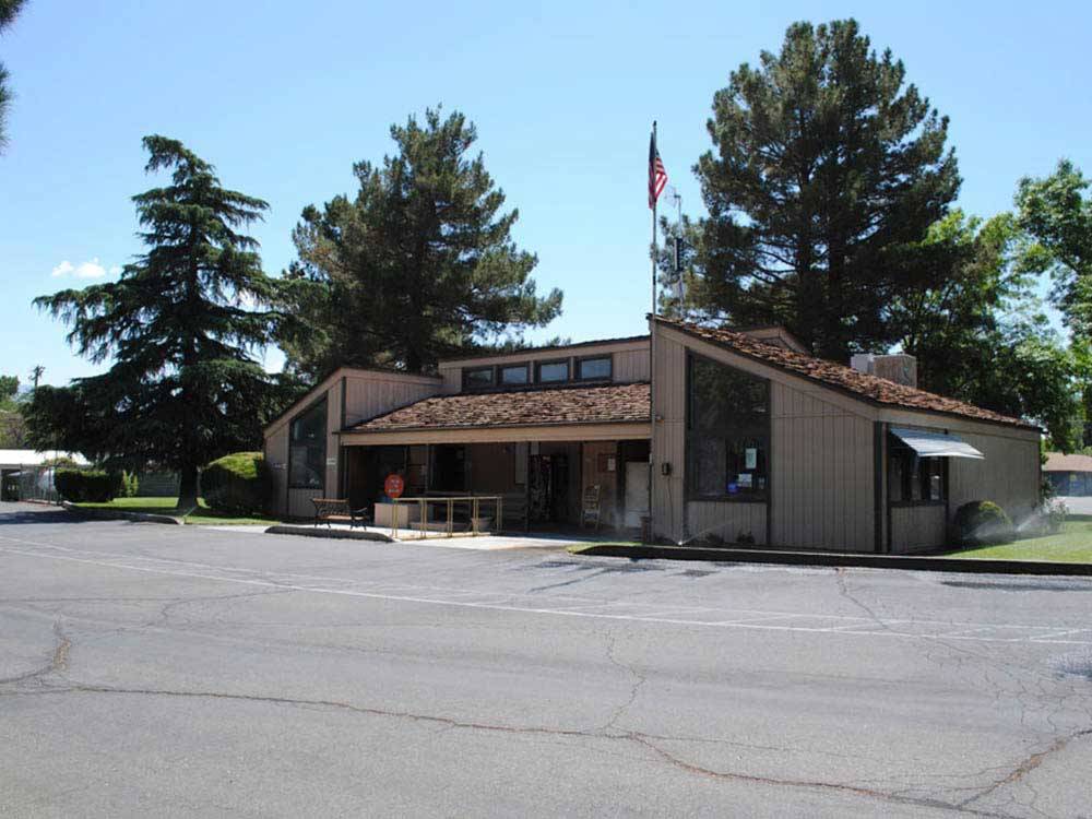 Lodge office at HIGHLANDS RV PARK