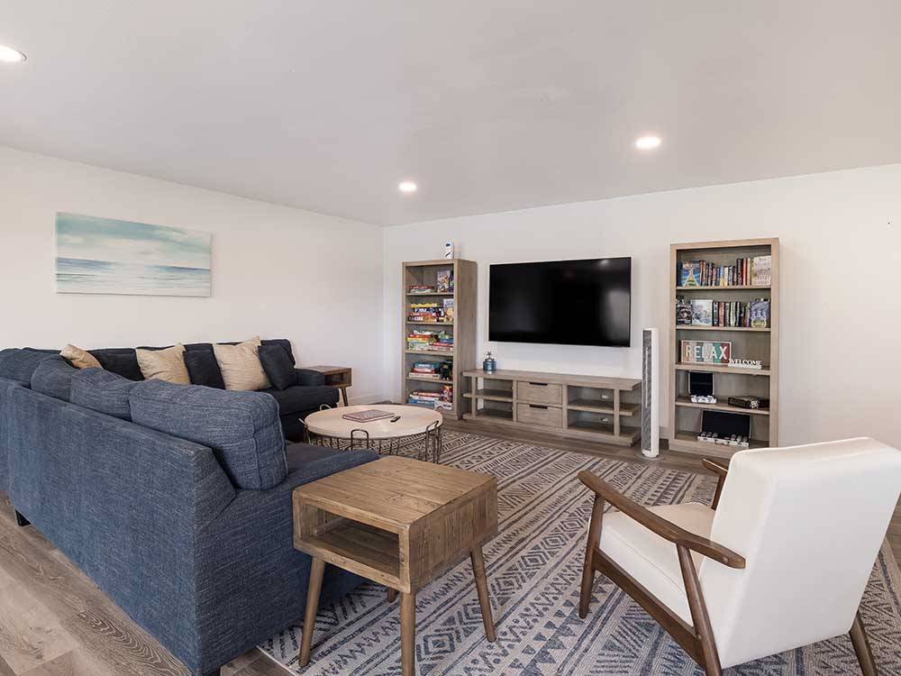 A lounge area with a flat screen TV at OCEANSIDE RV RESORT