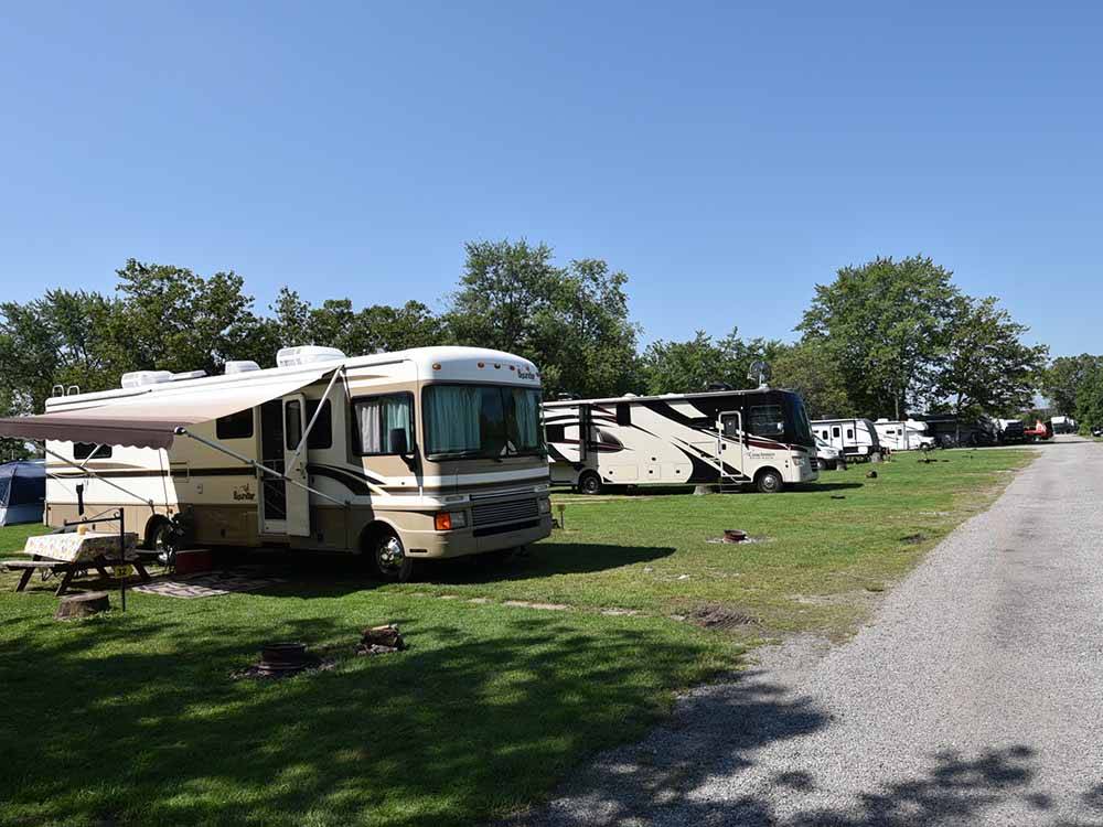 A row of grassy RV sites at SCOTT'S FAMILY RV-PARK CAMPGROUND