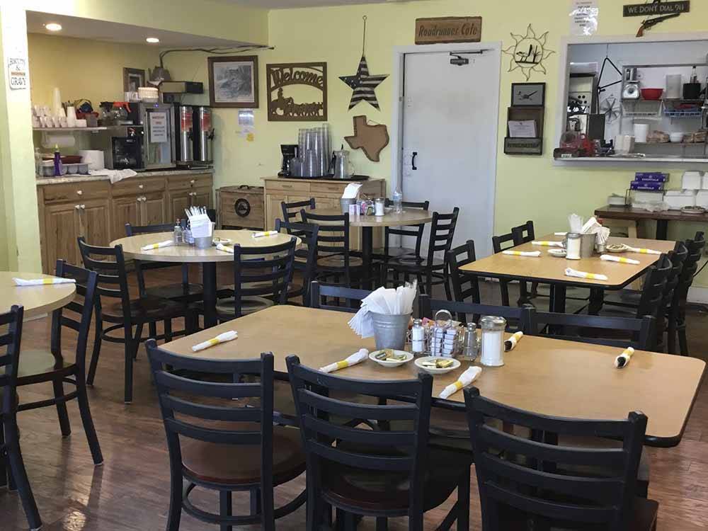 The kitchen and dining area at FORT STOCKTON RV PARK