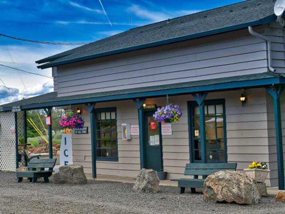The registration building at CROOKED RIVER RANCH RV PARK