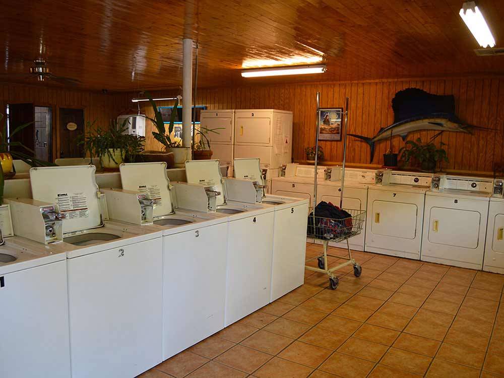Laundry room with washers and dryers at MINGO RV PARK