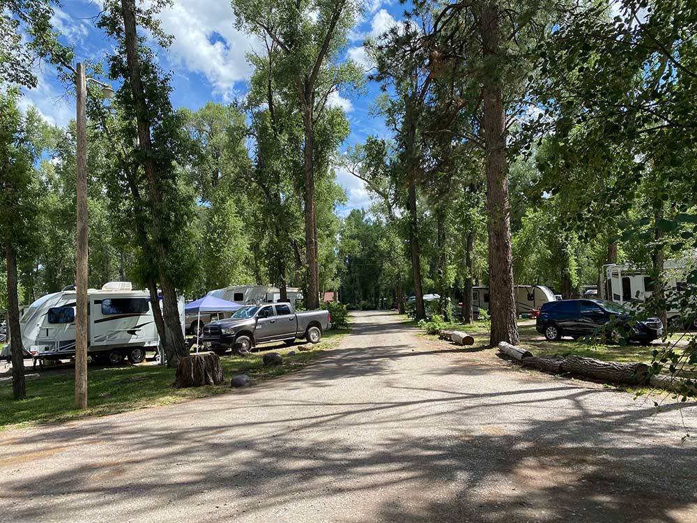 The road going through the RV sites at RIO CHAMA RV PARK