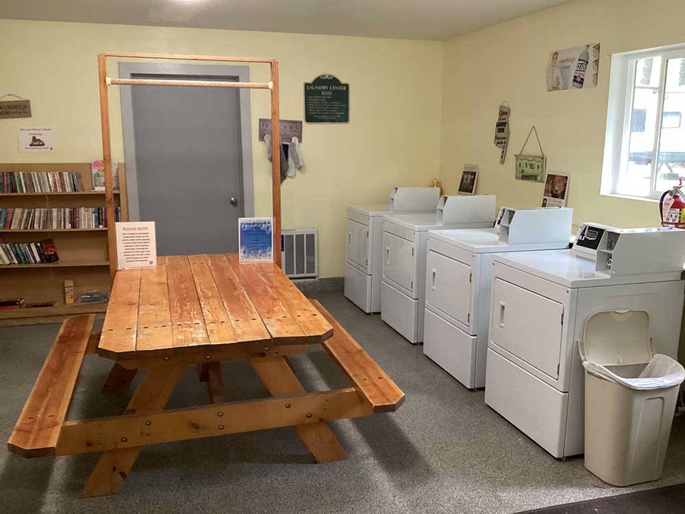 A picnic table in the laundry room at JIM & MARY'S RV PARK