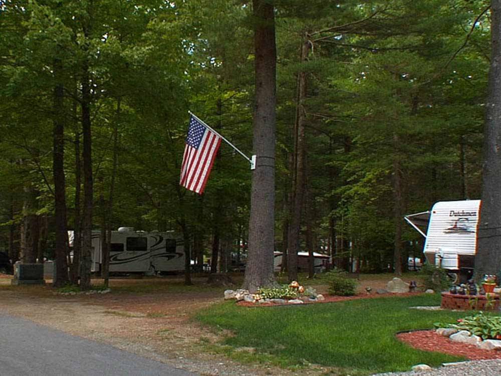 Trailers camping at LEDGEVIEW RV PARK