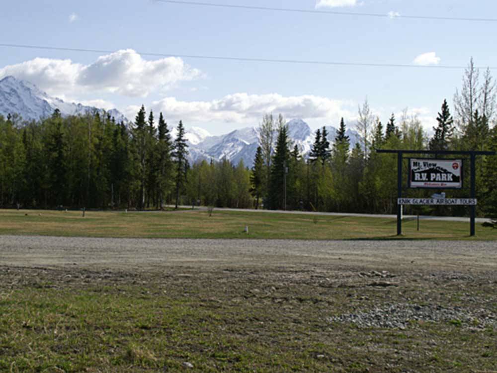 The main entrance at MOUNTAIN VIEW RV PARK
