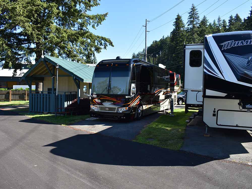 A couple of paved pull thru RV sites at ISSAQUAH VILLAGE RV PARK