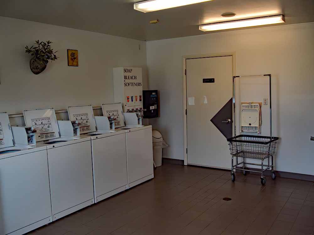 The clean laundry room at PONCHO'S POND