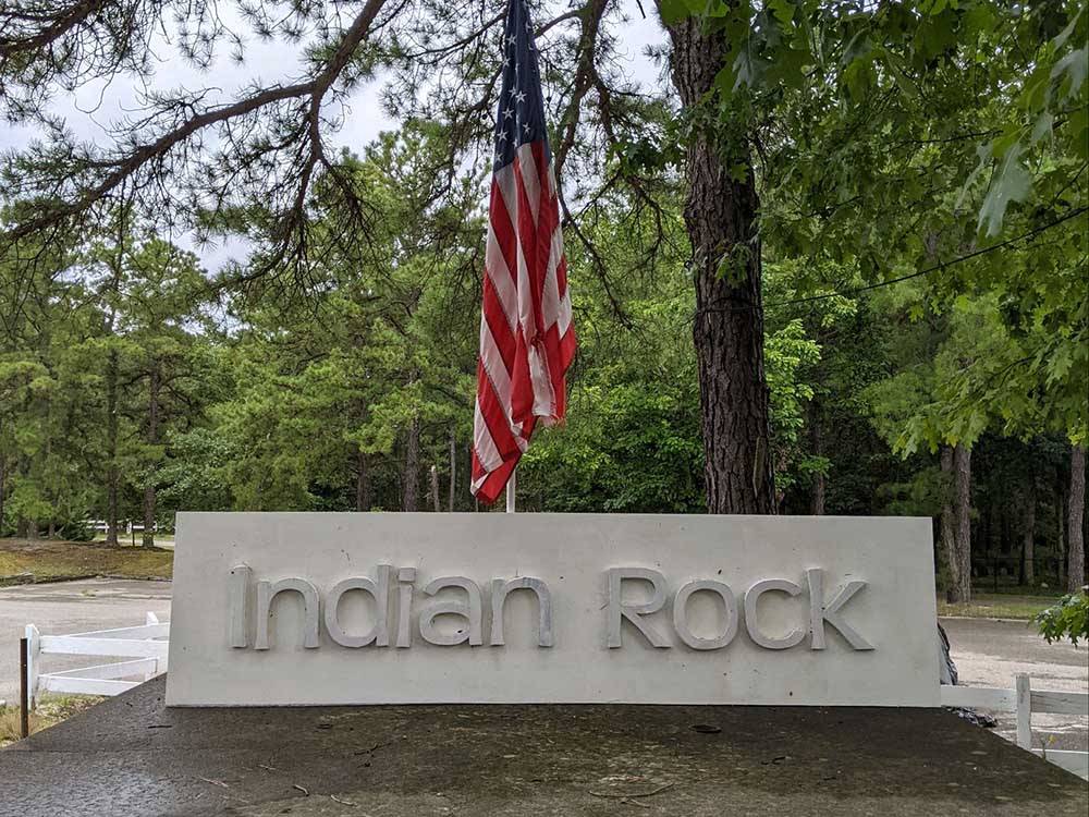 The front entrance sign at INDIAN ROCK RV PARK