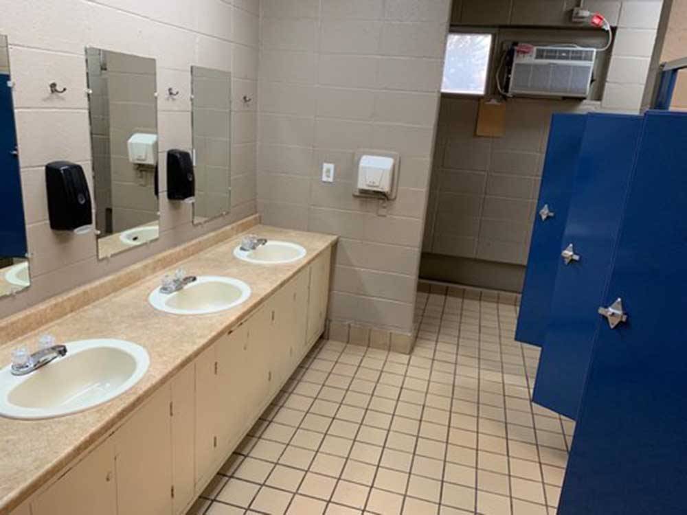 Public bathrooms for guests at MEMPHIS GRACELAND RV PARK & CAMPGROUND